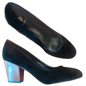- Isola Womens Black Suede Pumps Size 7